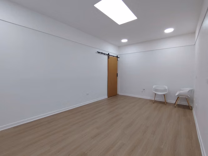 Oficina- Consultorio 21m2- Parqueo- Belen - Imagen 7