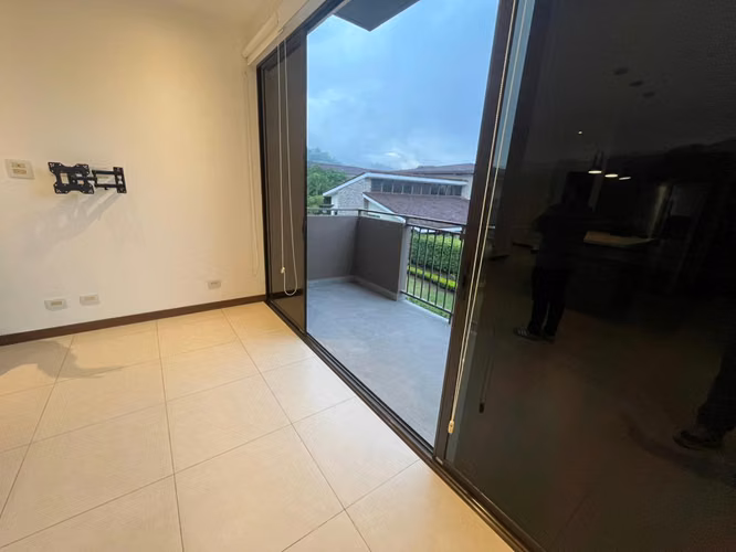 Alquiler apto 1 habitación con línea blanca Parques del Sol, Santa Ana - Imagen 2