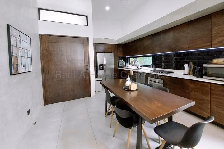Alquiler de Casa AMUEBLADA en Garabito-Jacó.