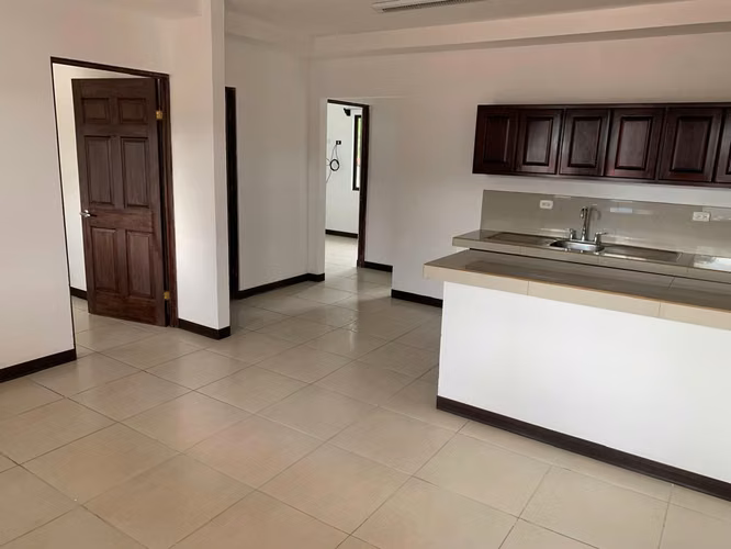 Apartamento en segunda planta con buena vista en Residencial Campo verde - Imagen 3