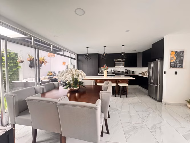 Hermosa casa a la venta, en condominio, con habitación en planta baja y parqueo para 3 vehículos - Imagen 3