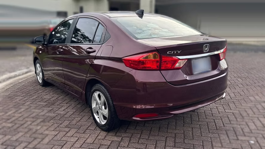 Honda City 2014 | Color Vino | 118,200 km | Precio ajustado por detalle de estéreo