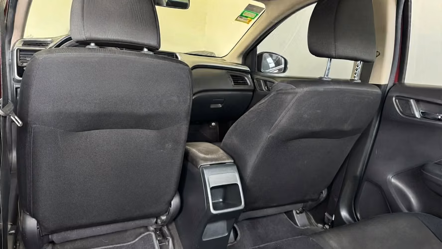 Honda City 2014 | Color Vino | 118,200 km | Precio ajustado por detalle de estéreo