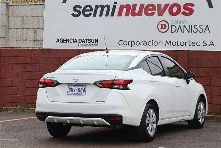 NISSAN VERSA 2023 AUTOMÁTICA GASOLINA BLANCO - Imagen 2