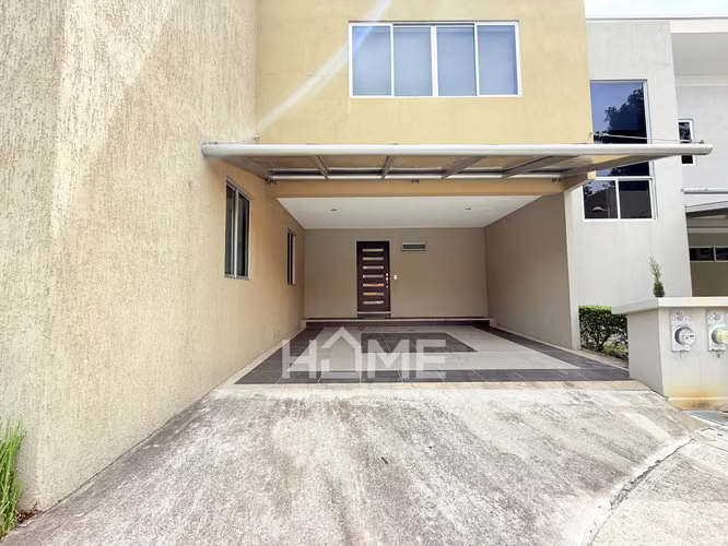 Alquiler de Casa Amplia en Santa Ana - Imagen 2