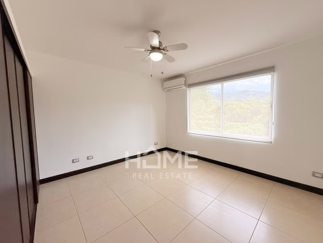 Alquiler de Casa Amplia en Santa Ana - Imagen 17