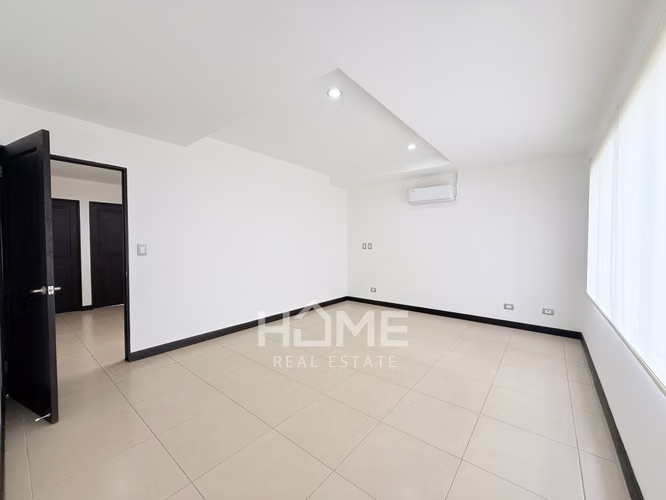Alquiler de Casa de Dos niveles en Santa Ana - Imagen 9