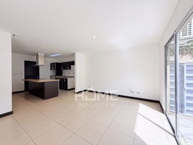 Alquiler de Casa de Dos niveles en Santa Ana - Imagen 5
