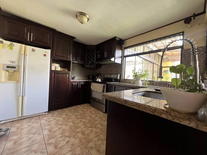 Oportunidad de Casa en venta a solo 300 metros del TEC de Cartago - Imagen 5
