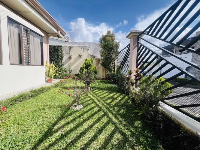 Oportunidad de Casa en venta a solo 300 metros del TEC de Cartago - Imagen 2