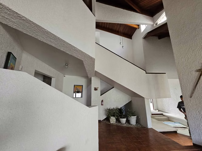 Venta. Local y Apartamentos. Generando Renta. Rohrmoser, San José. 520M2 TERRENO