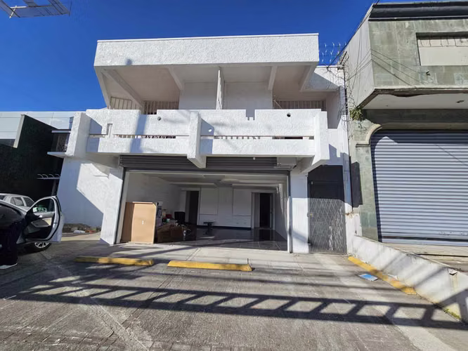 Venta. Local y Apartamentos. Generando Renta. Rohrmoser, San José. 520M2 TERRENO