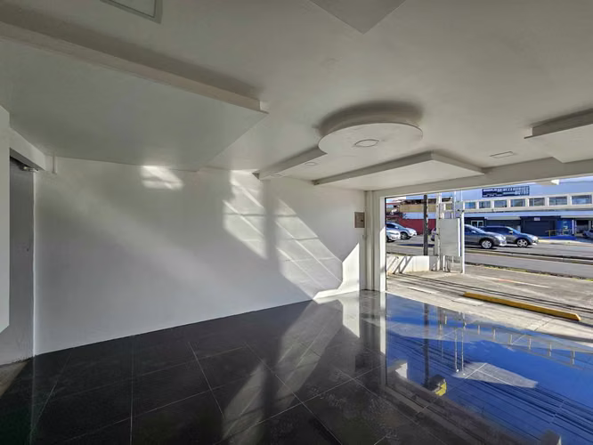 Venta. Local y Apartamentos. Generando Renta. Rohrmoser, San José. 520M2 TERRENO