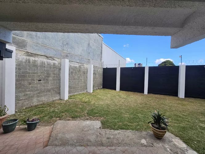 Venta. Local y Apartamentos. Generando Renta. Rohrmoser, San José. 520M2 TERRENO