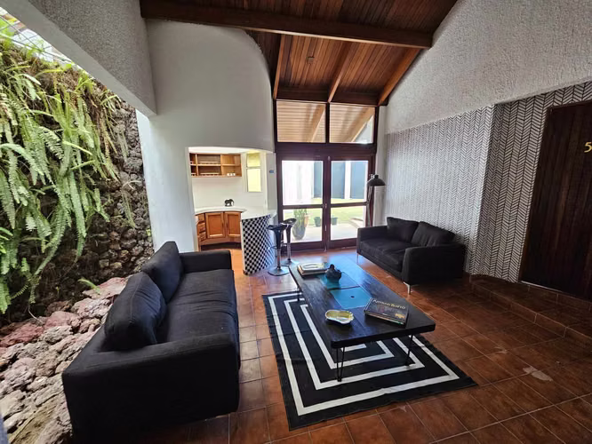 Venta. Local y Apartamentos. Generando Renta. Rohrmoser, San José. 520M2 TERRENO