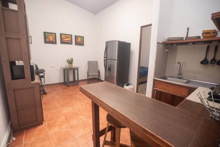 2037 / Alquiler / Lomas de Ayarco / Amueblado / Servicios incluidos