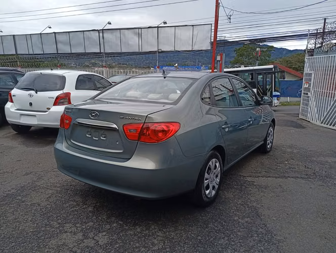 Hyundai elantra - Imagen 6