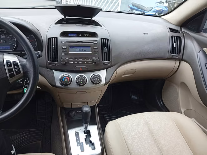 Hyundai elantra - Imagen 8