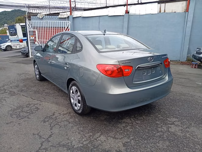 Hyundai elantra - Imagen 2