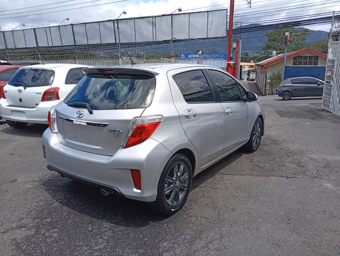 Toyota yaris hatchback - Imagen 7