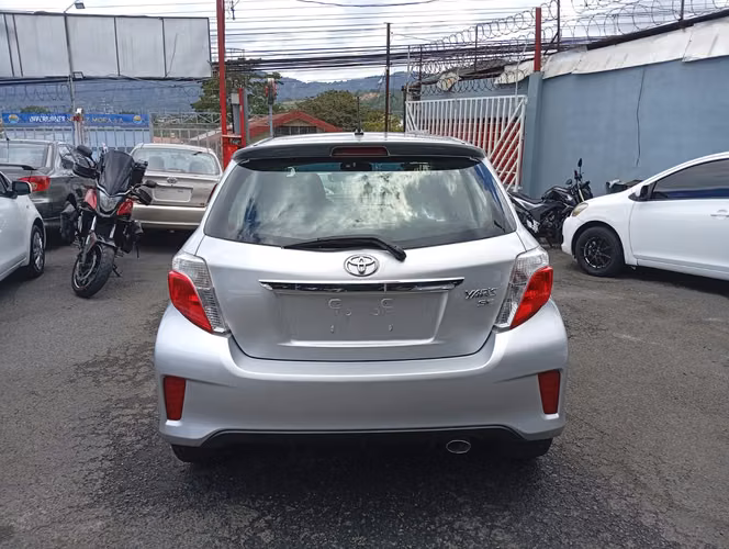 Toyota yaris hatchback - Imagen 9