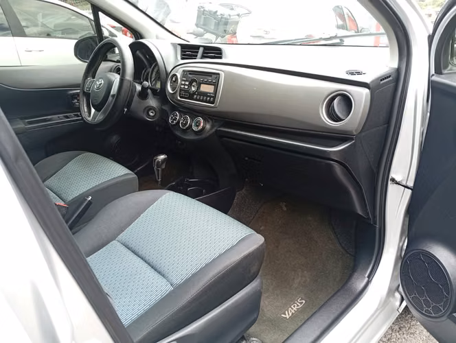 Toyota yaris hatchback - Imagen 3