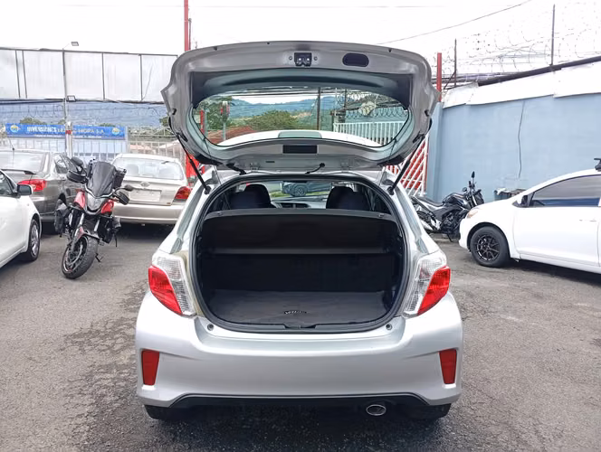 Toyota yaris hatchback - Imagen 13
