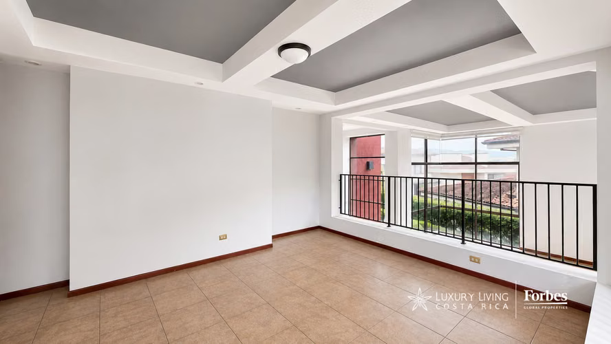 21530 - Casa de 4 hab en alquiler con oficina y jardín en Cerro Real, Escazú - Imagen 15