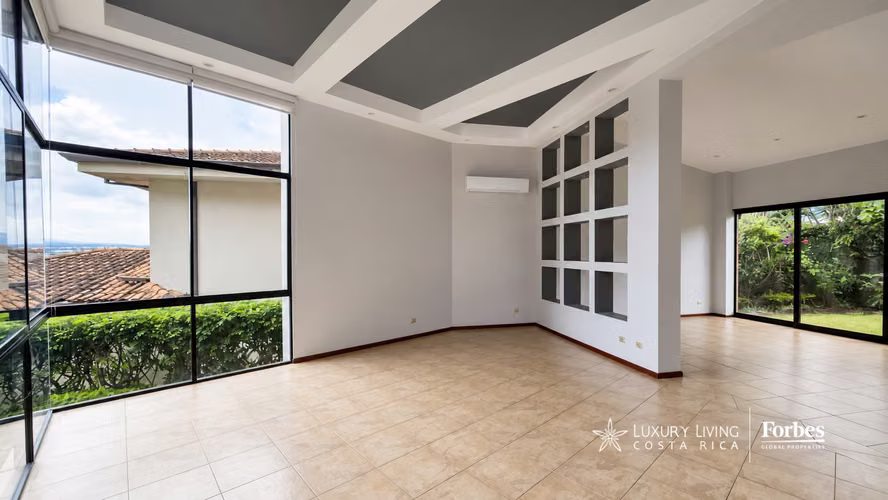 21530 - Casa de 4 hab en alquiler con oficina y jardín en Cerro Real, Escazú - Imagen 10