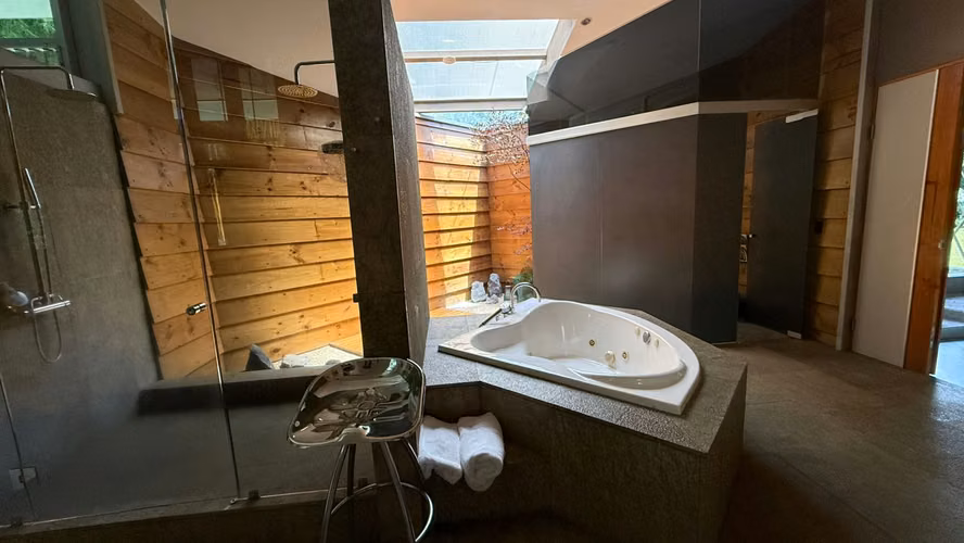 Casa contemporánea de un solo nivel en 14.000 m² de terreno en Dulce Nombre de Tres Ríos - Imagen 7