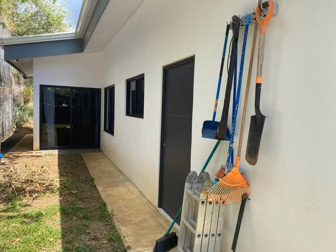 Vendo casa en San Pedro de Poas, de un piso, reciente construcción, con amplias zonas verdes