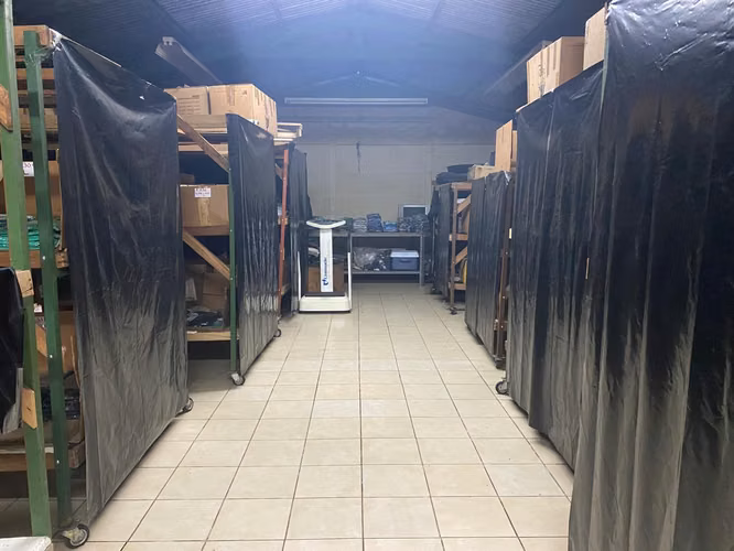 Venta de propiedad con bodega construida, apta para desarrollo de apartamentos, o alguna actividad comercial - Imagen 3