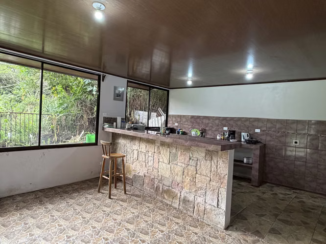 Vendo casa en Ángeles de San Rafael, Heredia. Propiedad 2.000 m2 con casa amplia - Imagen 7