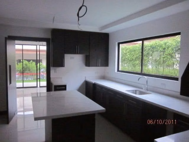 Alquiler y venta de casa en condominio en pozos santa ana vía nova - Imagen 3