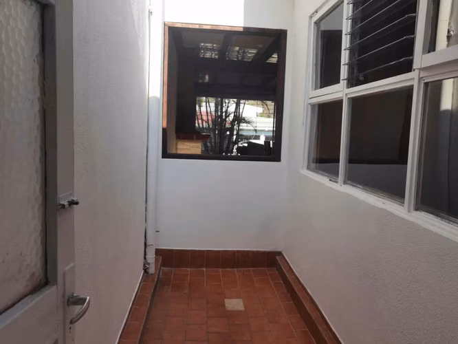 ALQUILO AMPLIA CASA EN LOS YOSES, IDEAL PARA OFICINAS - Imagen 11