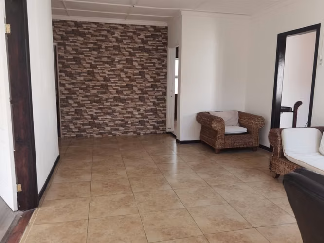 ALQUILO AMPLIA CASA EN LOS YOSES, IDEAL PARA OFICINAS - Imagen 18