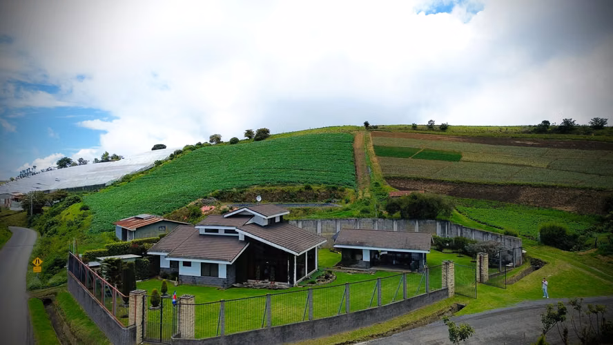 CASA EN VENTA (1268 M2) en Llano Grande Cartago! P510