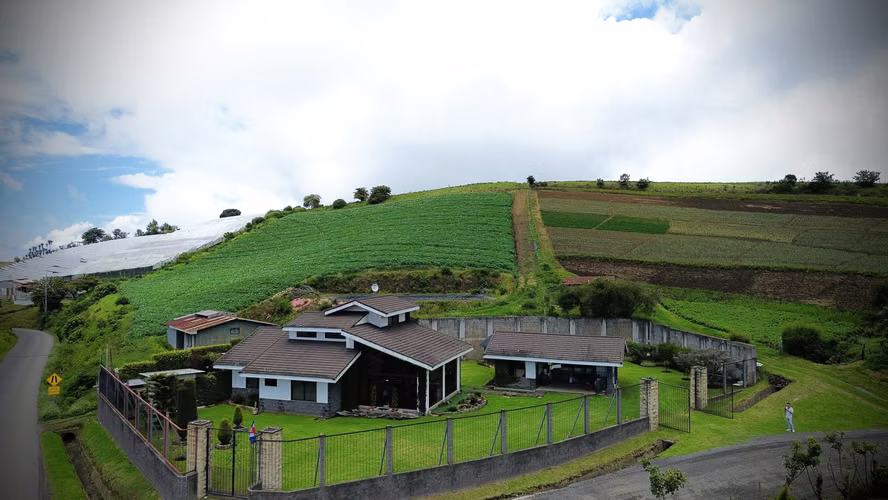 CASA EN VENTA (1268 M2) en Llano Grande Cartago! P510