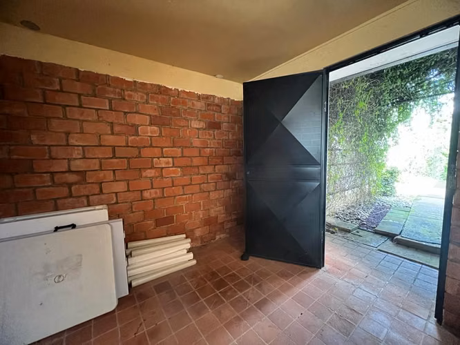 Casa en venta en Moravia. USO MIXTO PARA REMODELAR! P271