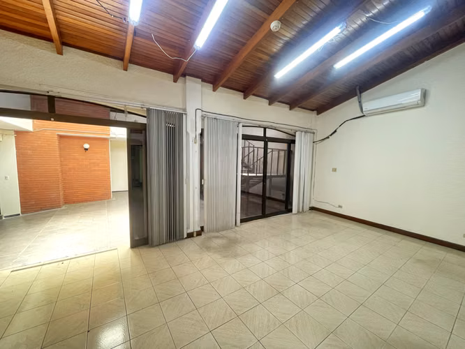 PROPIEDAD ESQUINERA CON USO MIXTO EN ROHRMOSER! P613 - Imagen 19