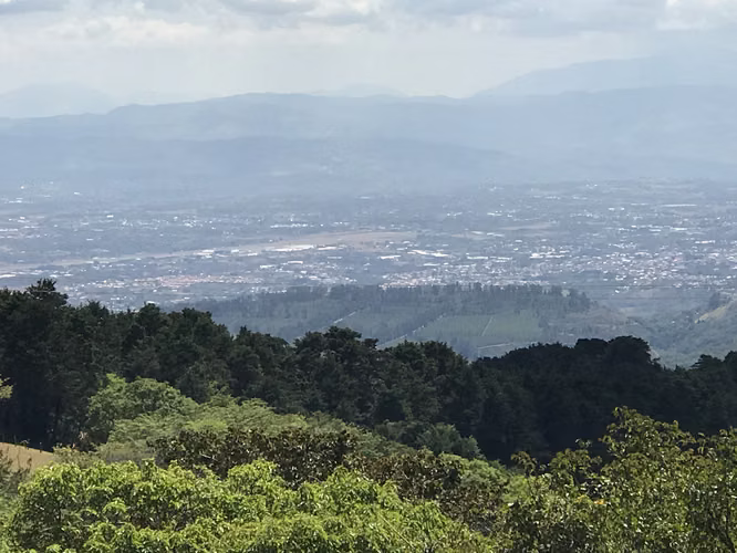 Se vende espectacular casa en montañas de Heredia - Imagen 16