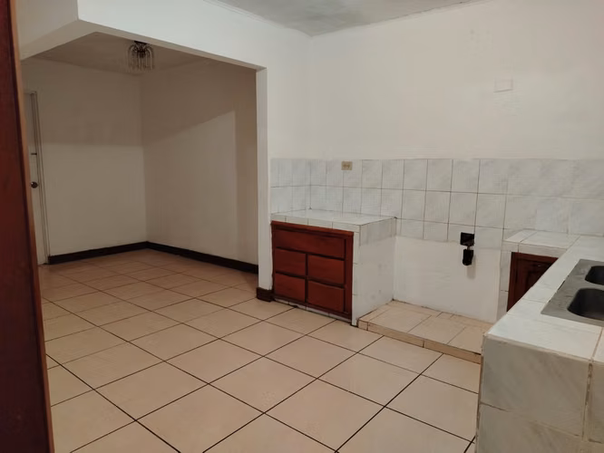 CASA EN VENTA EN ROHRMOSER – UNA PLANTA CON JARDIN! P616 - Imagen 7