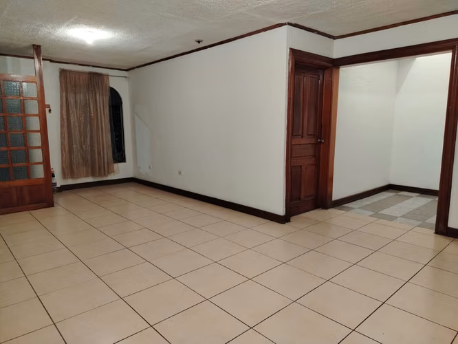 CASA EN VENTA EN ROHRMOSER – UNA PLANTA CON JARDIN! P616 - Imagen 3