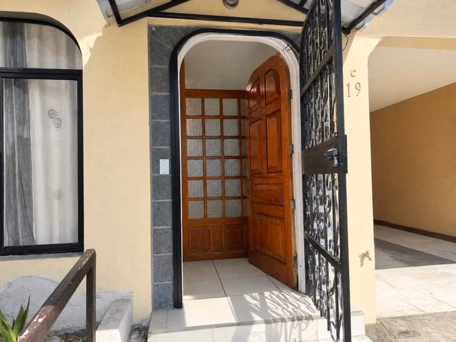 CASA EN VENTA EN ROHRMOSER – UNA PLANTA CON JARDIN! P616 - Imagen 2