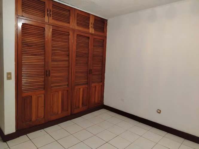 CASA EN VENTA EN ROHRMOSER – UNA PLANTA CON JARDIN! P616 - Imagen 10