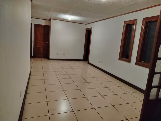 CASA EN VENTA EN ROHRMOSER – UNA PLANTA CON JARDIN! P616 - Imagen 11
