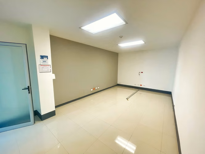 GRAN PROPIEDAD COMERCIAL EN ALQUILER, ROHRMOSER! P611-1 - Imagen 6