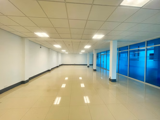 GRAN PROPIEDAD COMERCIAL EN ALQUILER, ROHRMOSER! P611-1 - Imagen 4