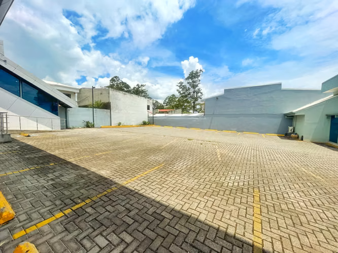 GRAN PROPIEDAD COMERCIAL EN ALQUILER, ROHRMOSER! P611-1