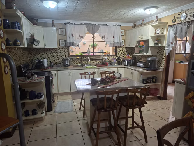 Se vende amplia y bonita casa en Tres Ríos - Imagen 2